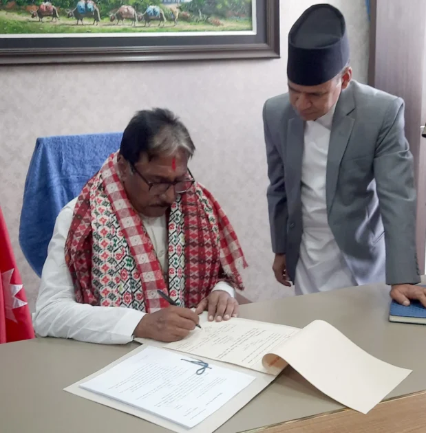 minister Sharat singh bhandari signing documents
