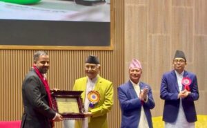 Fonepay CEO receiving award from PM Oli