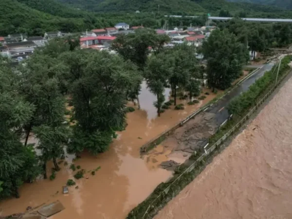 Beijing Experiencing Heavy Rain
