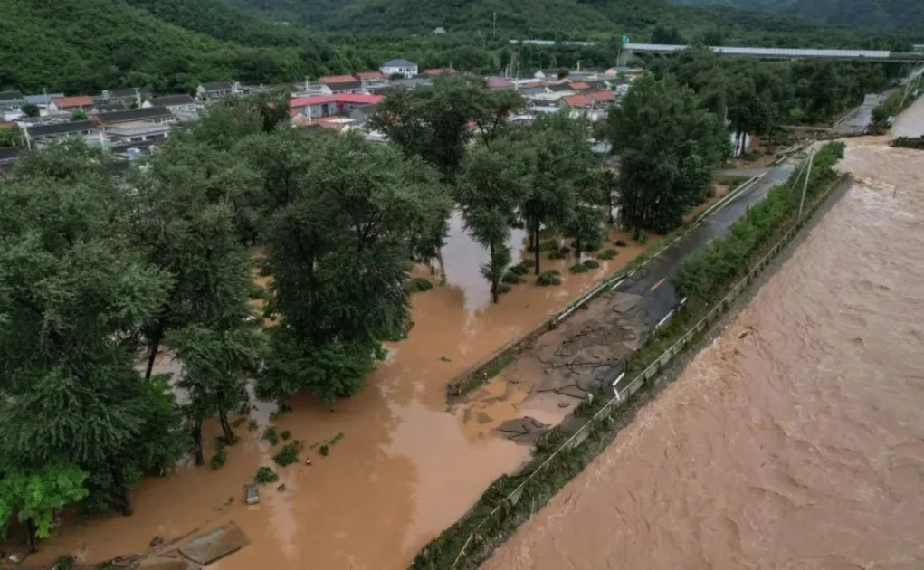 Beijing Experiencing Heavy Rain