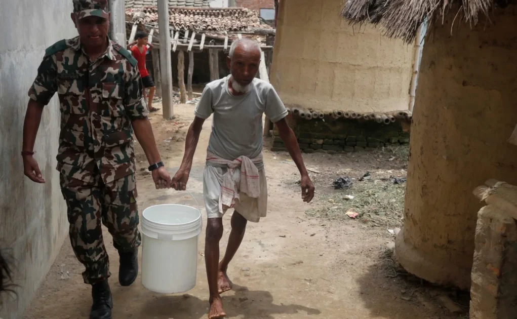 Nepali Army distributes drinking water