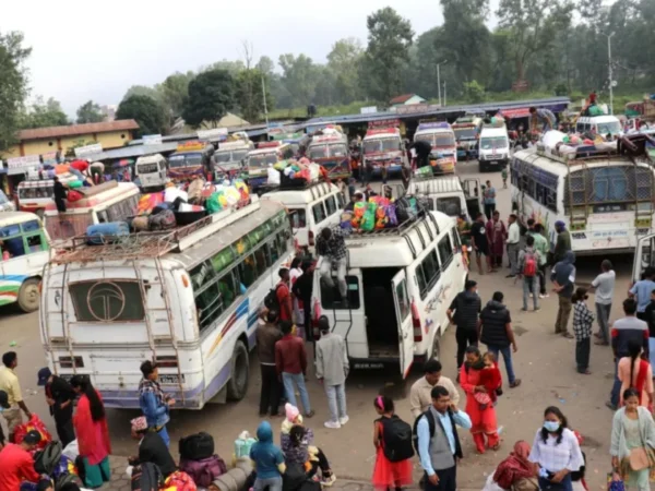 Thousands Leave Kathmandu