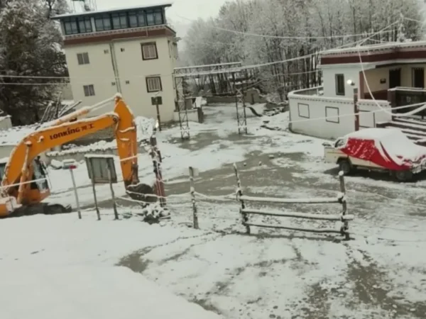 Snowfall Disrupts Transport in Mustang