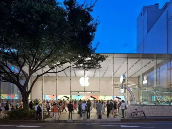 Apple Opens IPhone to Alternative App Stores in Japan