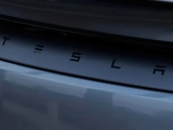 Tesla avoids suspension by california regulatory