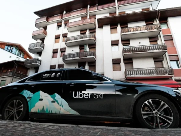 Uber Pushes Robotaxi Plans