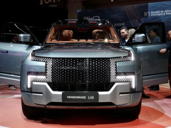 byd vehicle sales falls again in march